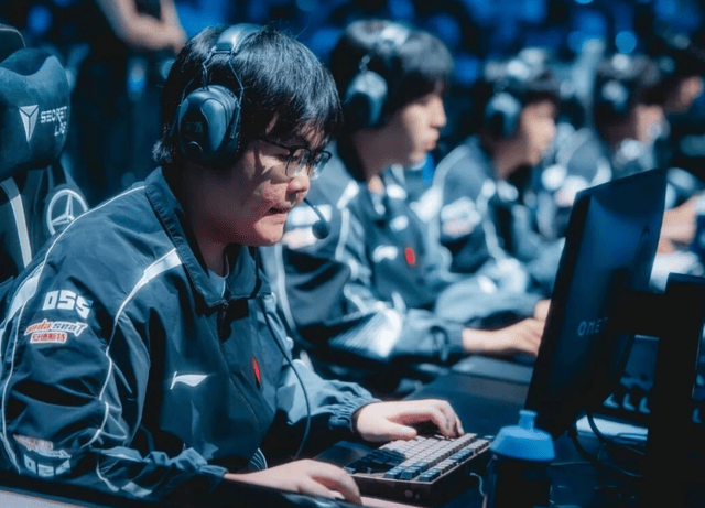 原创
            半年没打LOL，369刚归队就要打S赛？排位复健战绩离谱，0-31数据太夸张